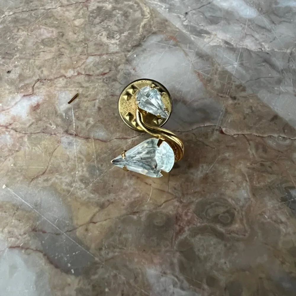 Vintage Rhinestone Swan Pin in Gold‎ Tone